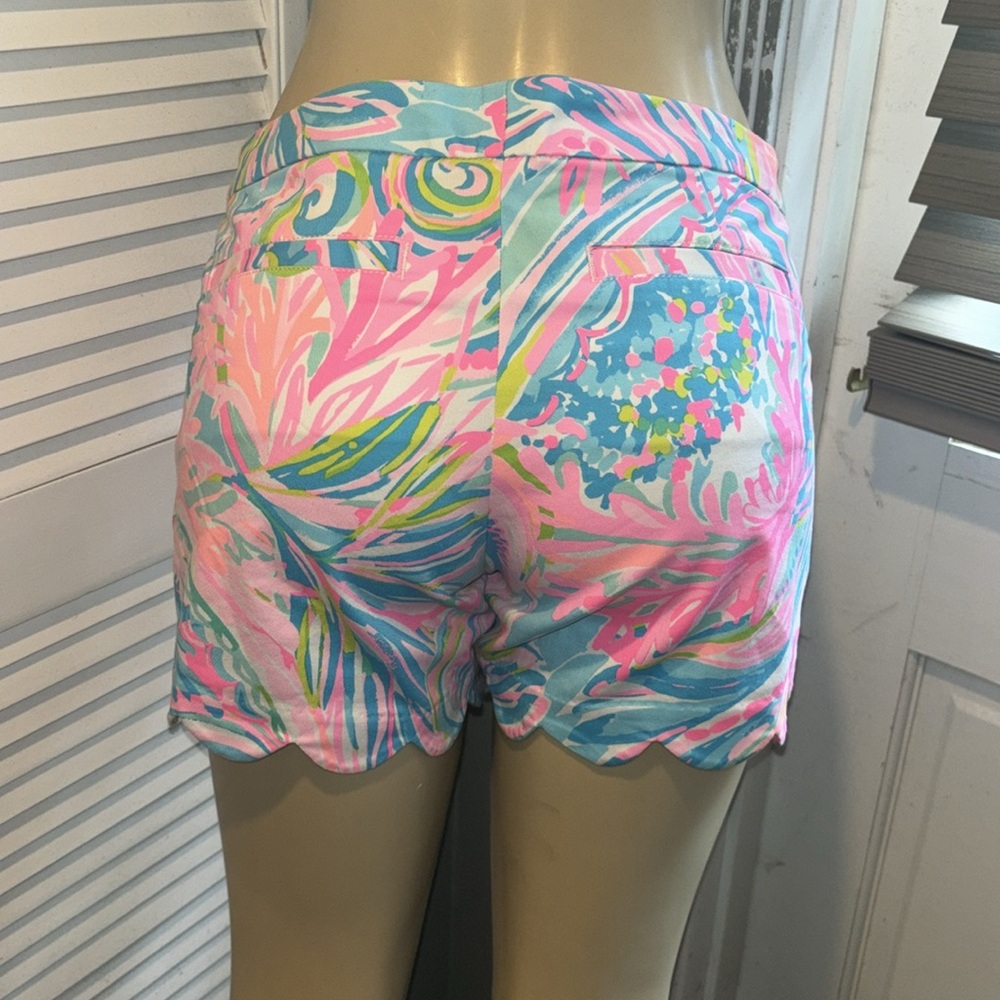 LILLY PULITZER BUTTERCUP STRETCH SHORTS , MULTI CARNIVAL CORAL size 4 - Picture 3 of 6